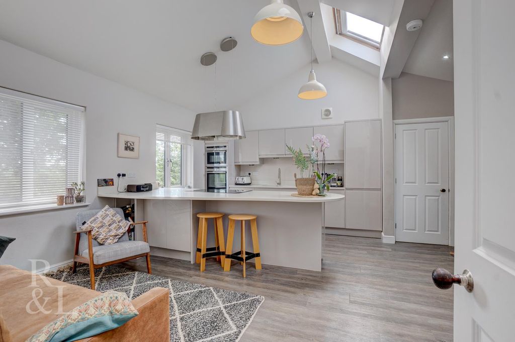 Property photo 3 of 28 Bargate House (17).Jpg