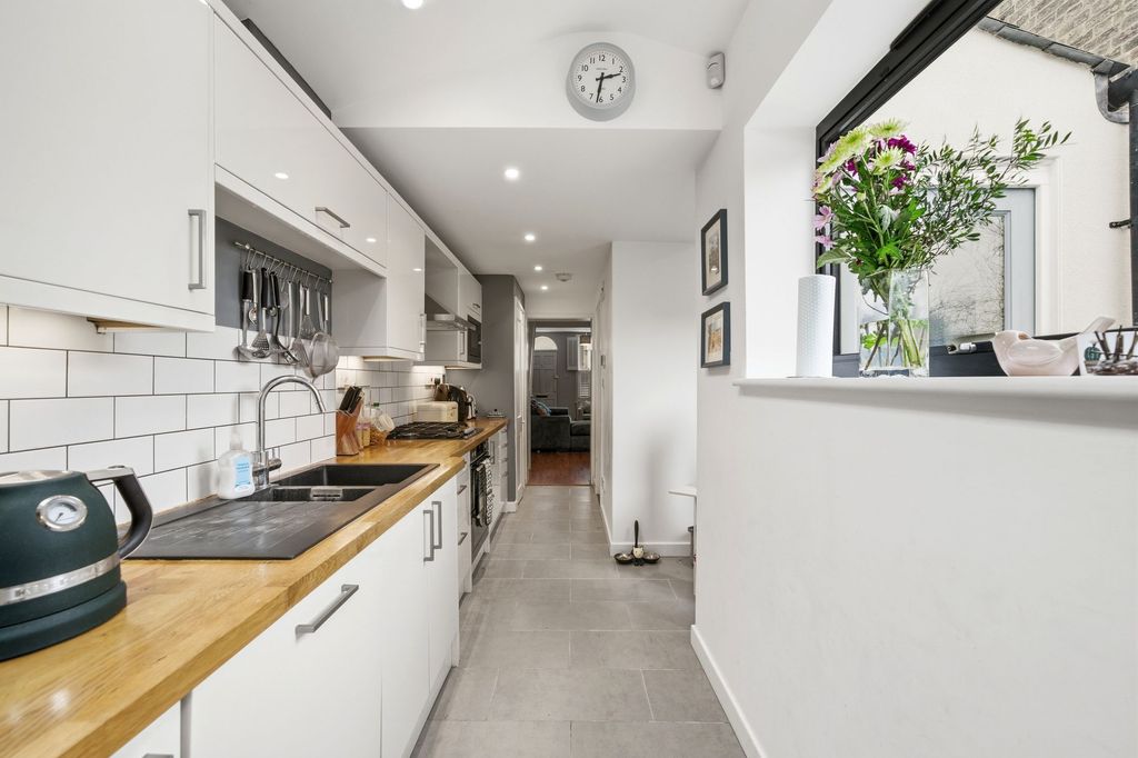 Property photo 3 of 26