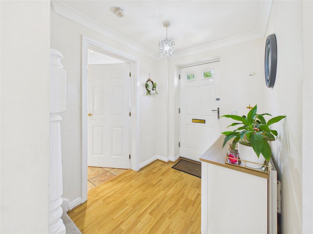 Property photo 2 of 19 Entrance Hall