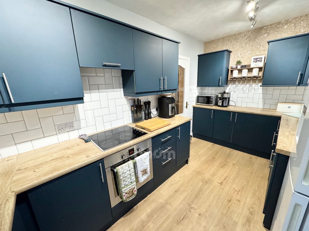 Property photo 3 of 28 Img_0409