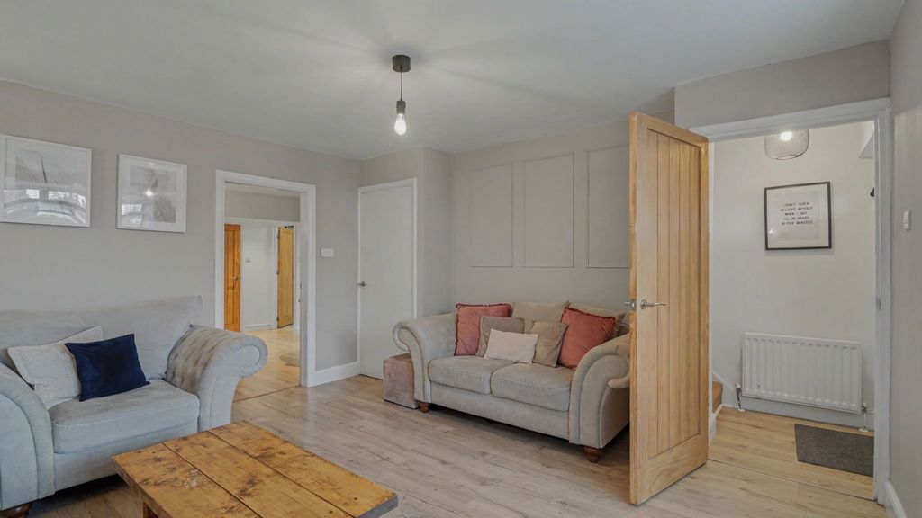 Property photo 3 of 21