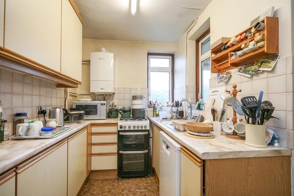 Property photo 3 of 12 Kitchen