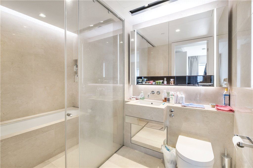 Property photo 3 of 10 Bathroom