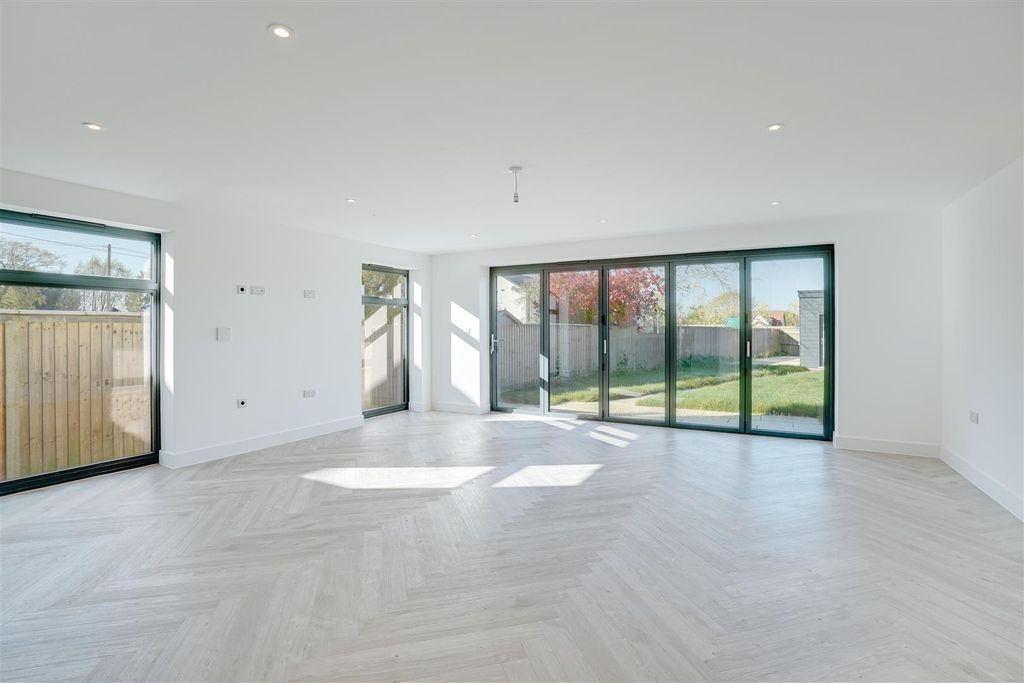 Property photo 3 of 27 218 High Street Kirtling-23.Jpg