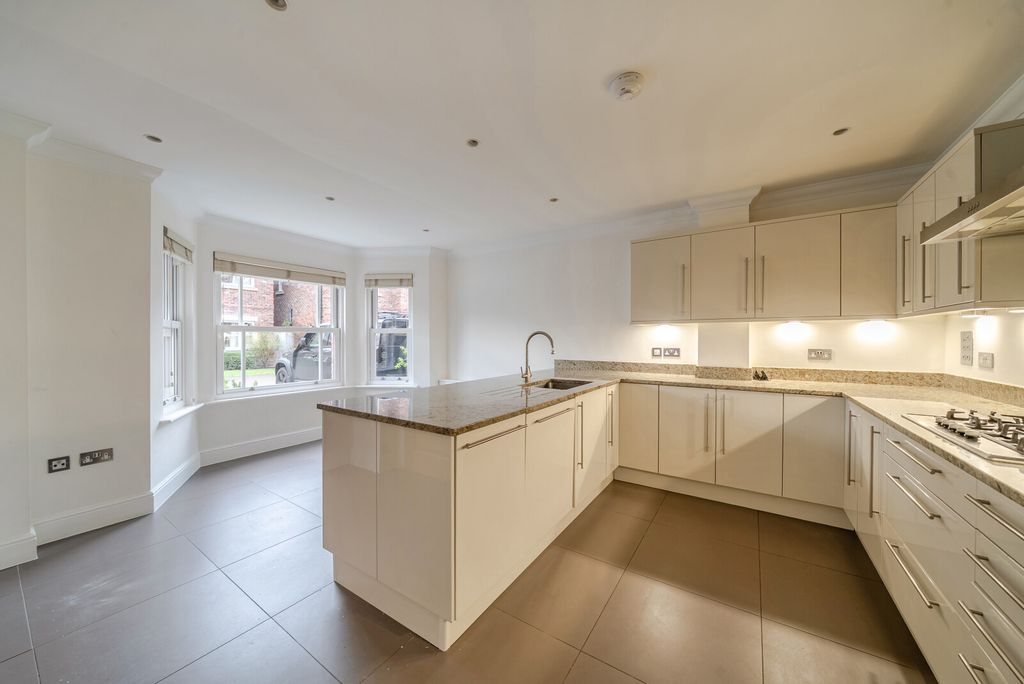 Property photo 2 of 18 1393732-16-694911...