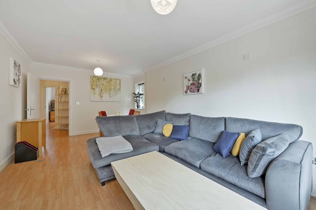 Property photo 2 of 14 Sitting Room