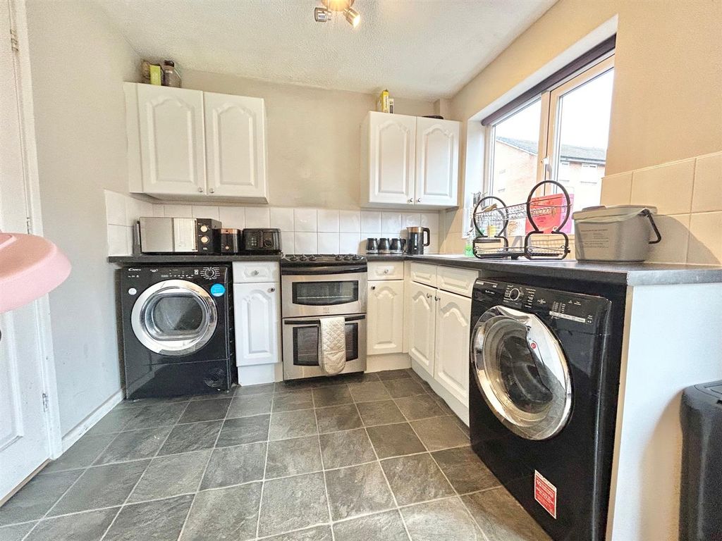 Property photo 3 of 9 Kitchen.Jpg