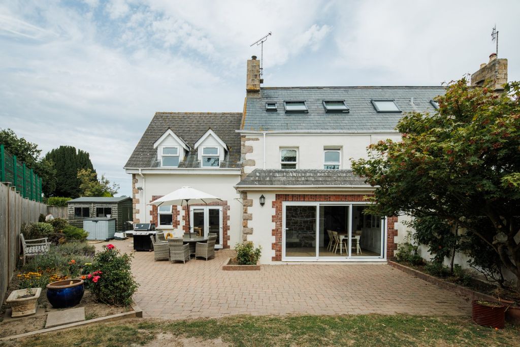 Property photo 1 of 17 Rear