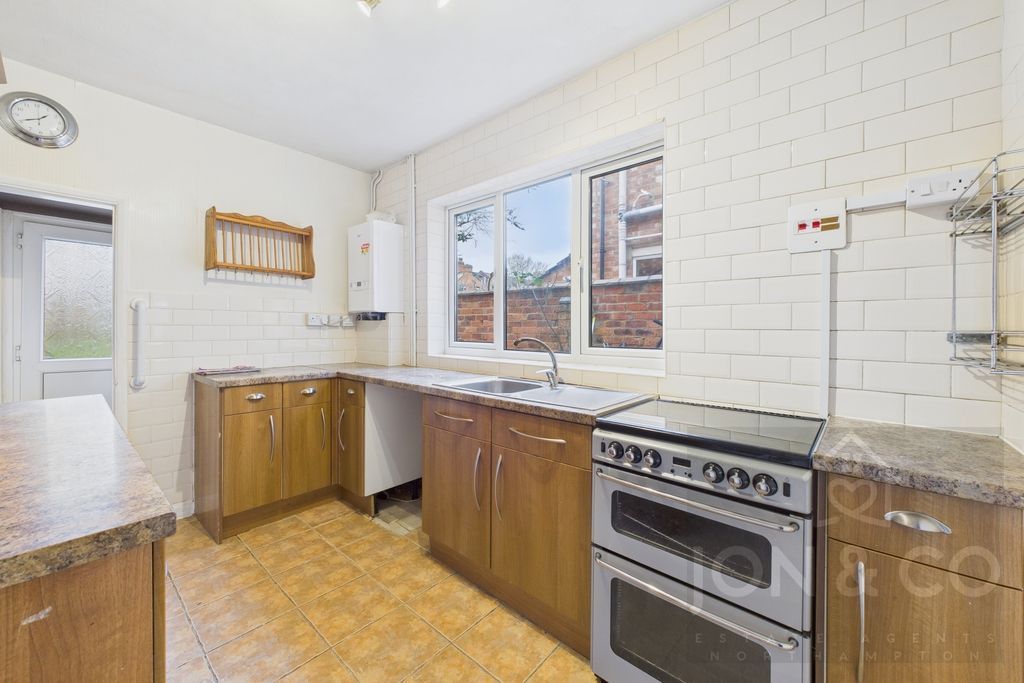 Property photo 2 of 12