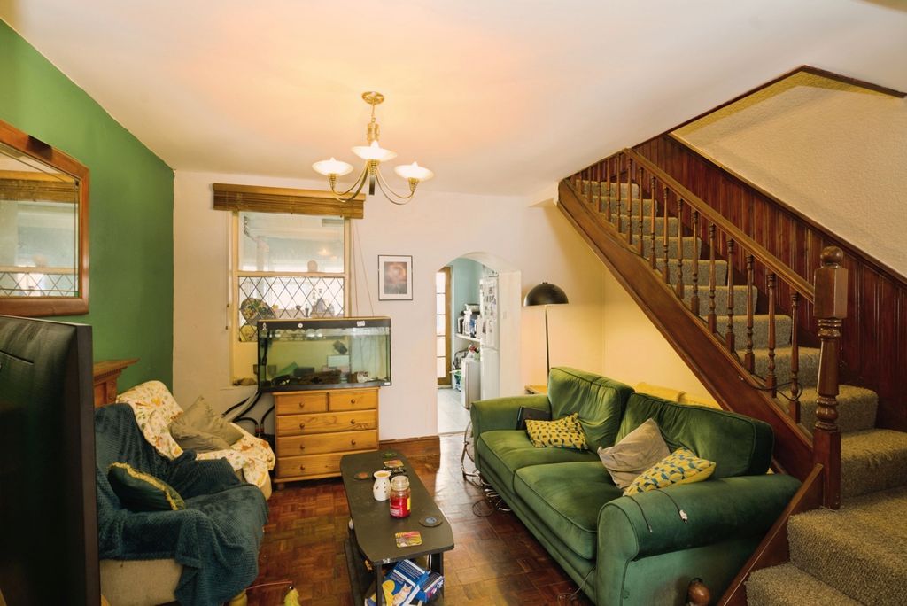 Property photo 3 of 16 Pbox-Img.Jpg