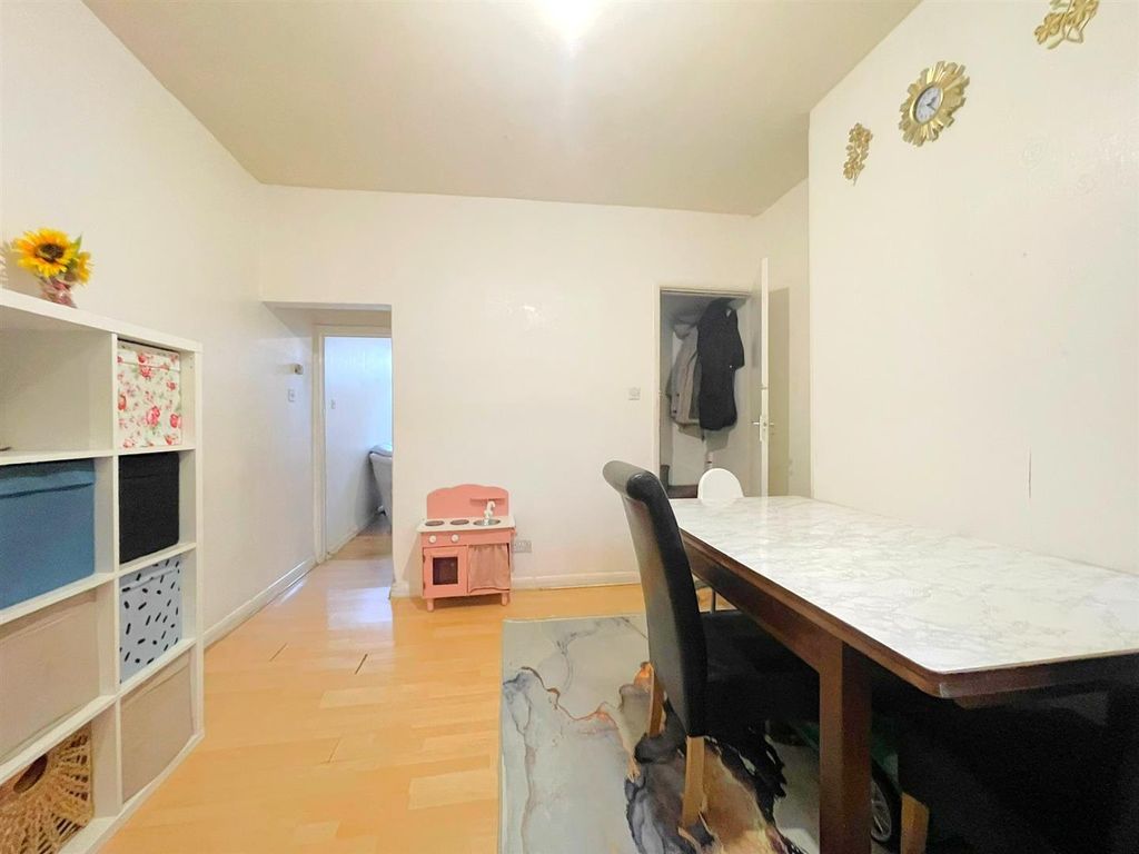Property photo 3 of 9 Dining Room