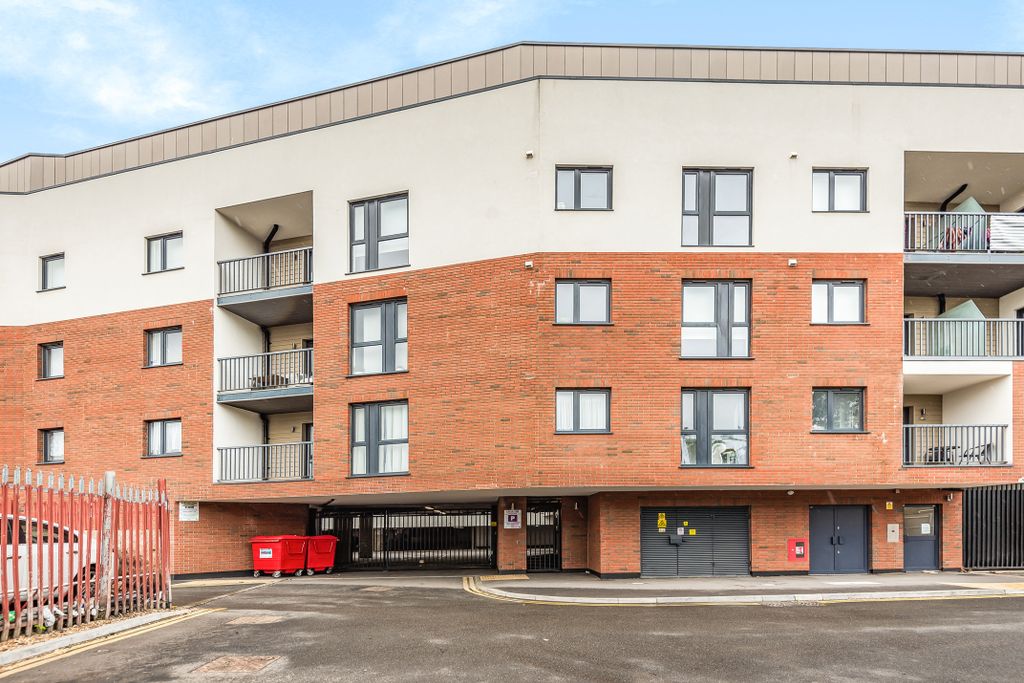 Property photo 1 of 9 725526 (1)