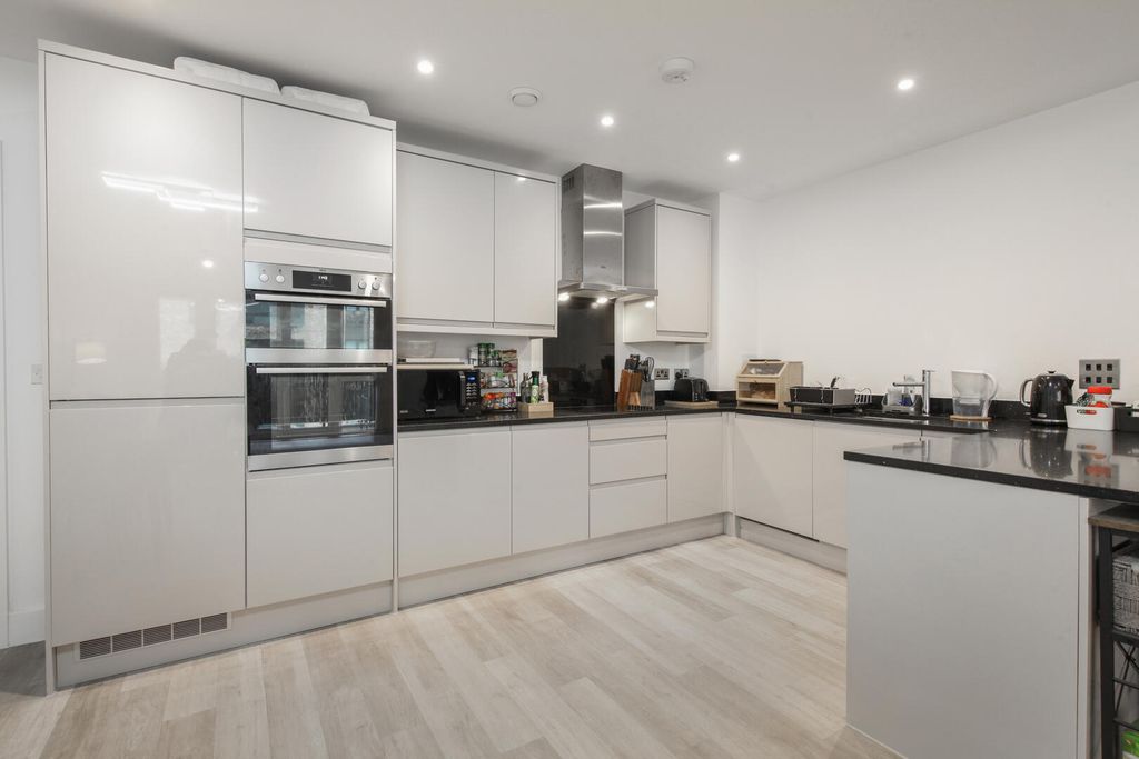 Property photo 3 of 16 Kitchen