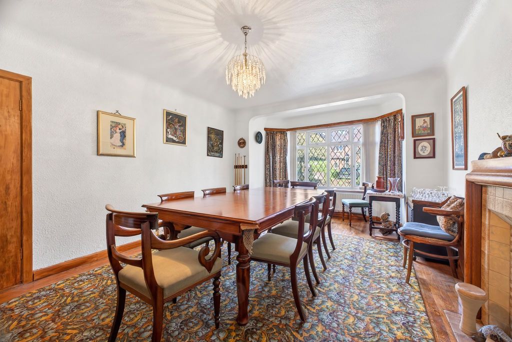 Property photo 3 of 27 Ivy Gate