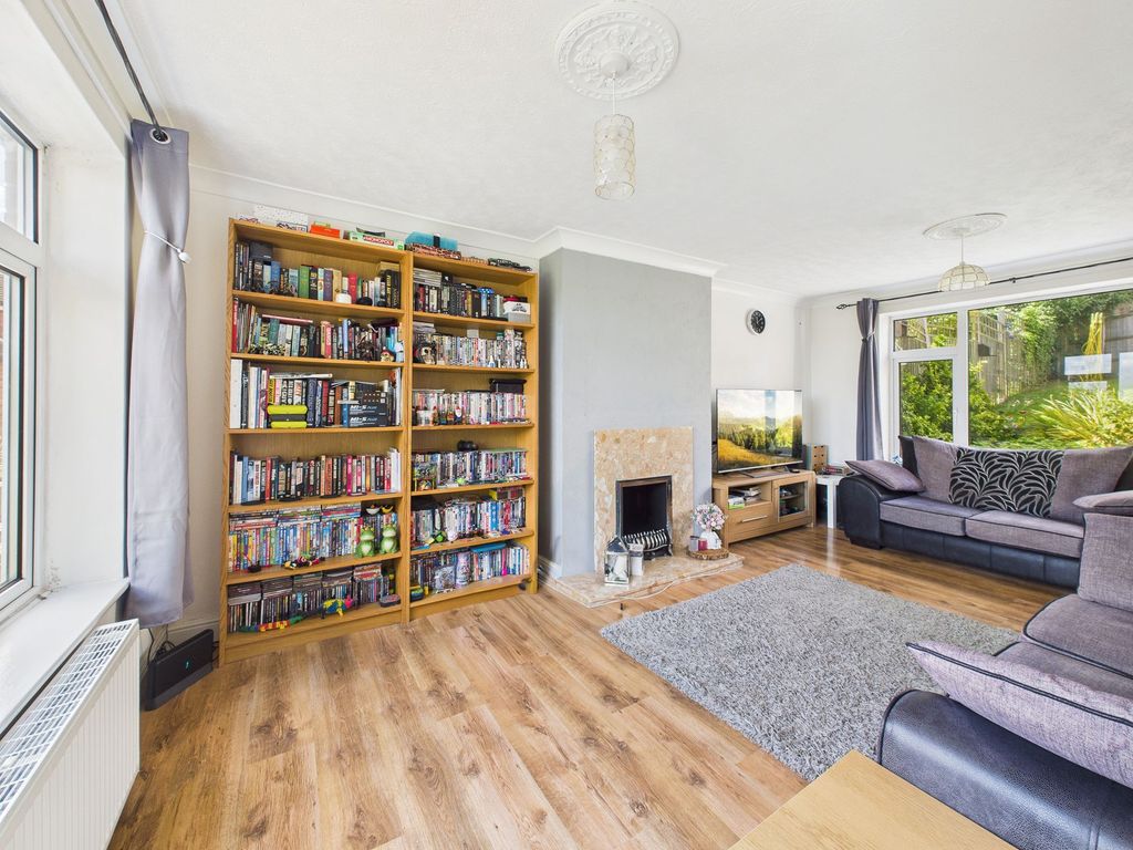 Property photo 2 of 19 Lounge