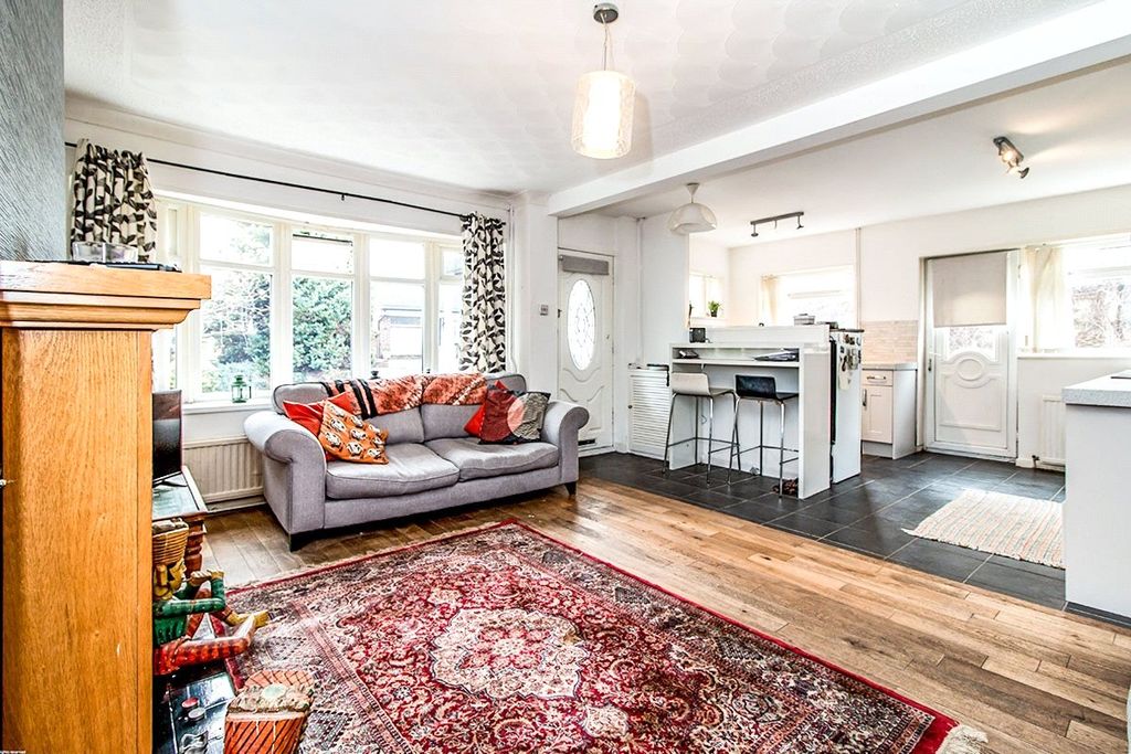 Property photo 2 of 11 Lounge