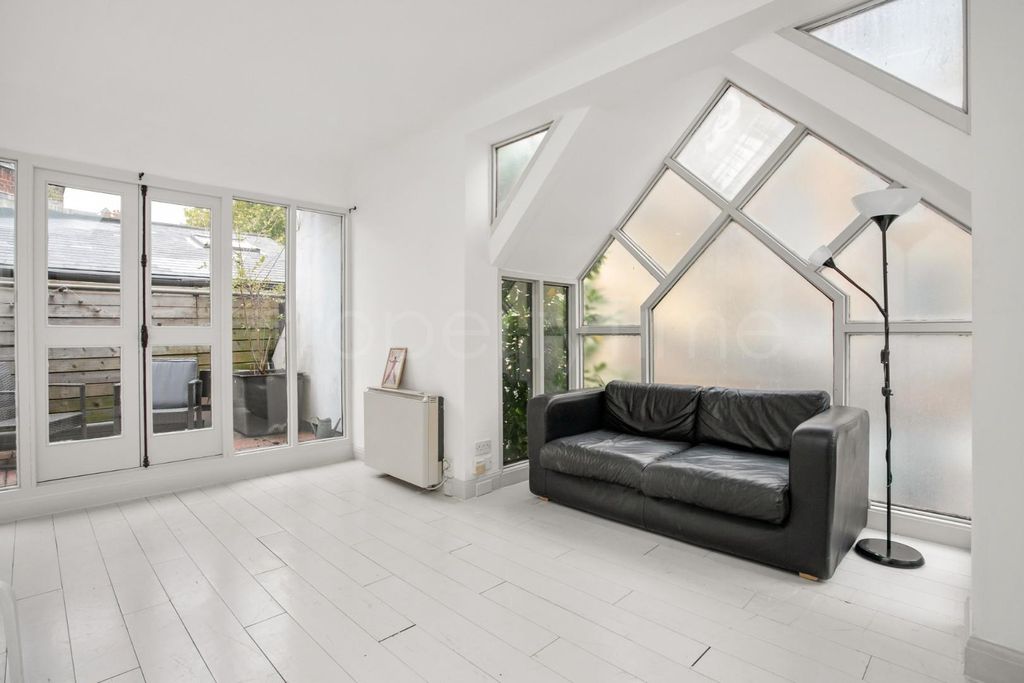 Property photo 3 of 12 1310202523_Ptime_Mews House 442A Caledonian Road _