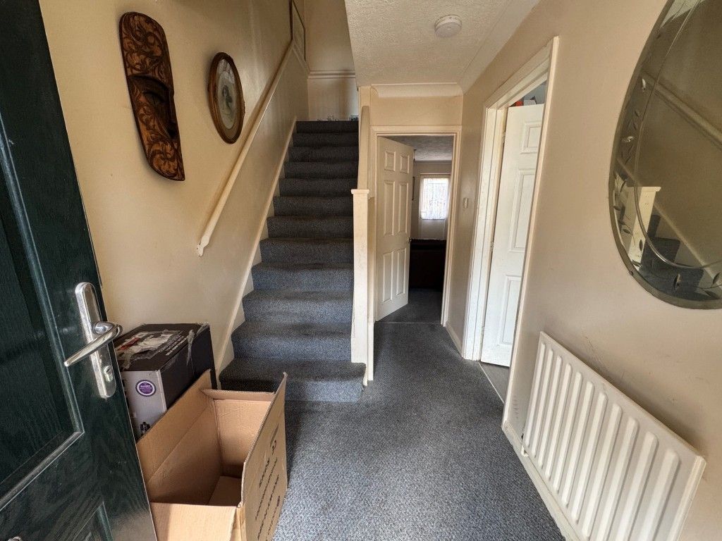 Property photo 2 of 9 Entrance Hall