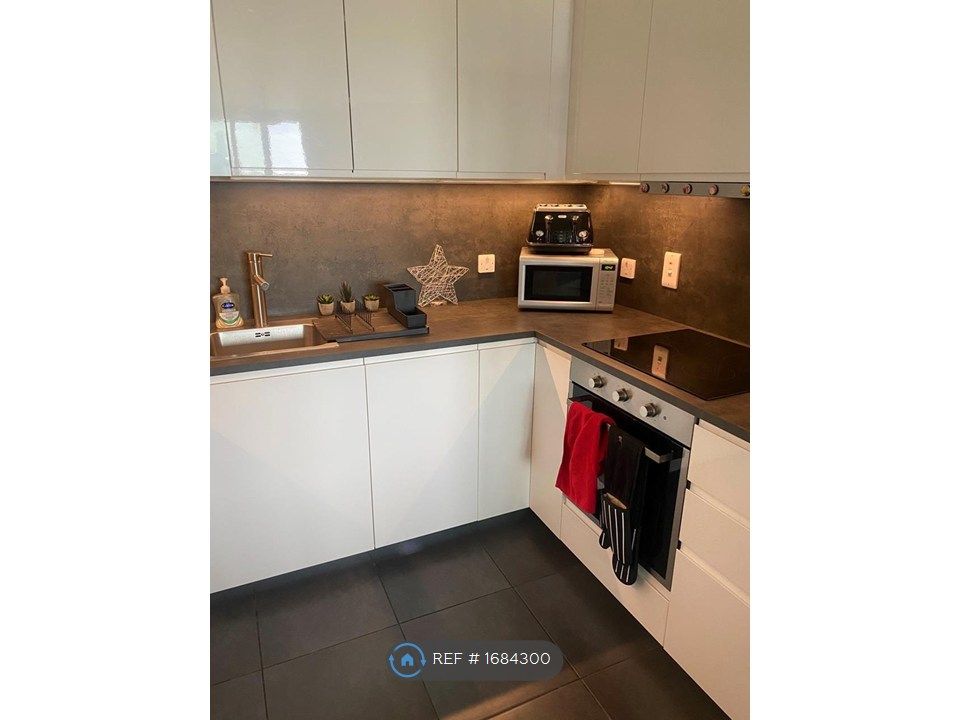 Property photo 3 of 22 Kitchen