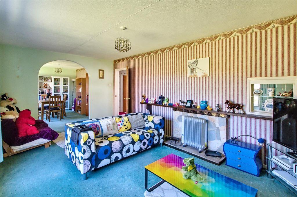 Property photo 3 of 42 Lounge