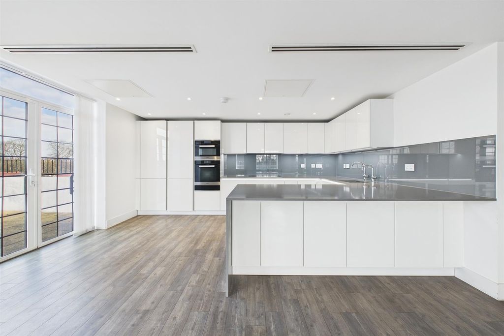 Property photo 3 of 12 Cam02700G0-Pr0269-Still002.Jpg