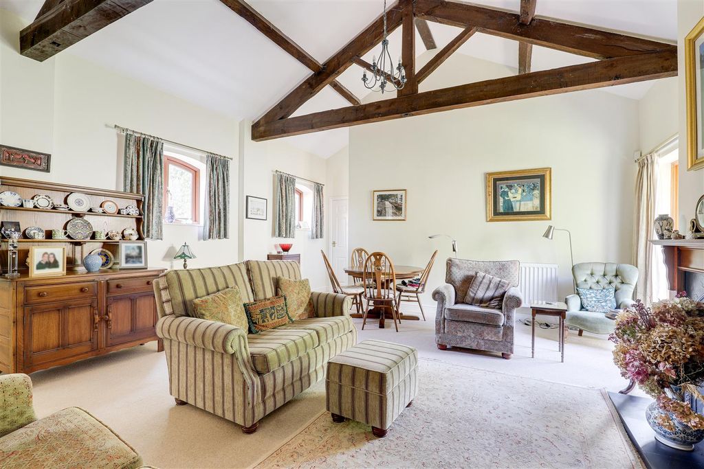 Property photo 3 of 22 10109.Jpg