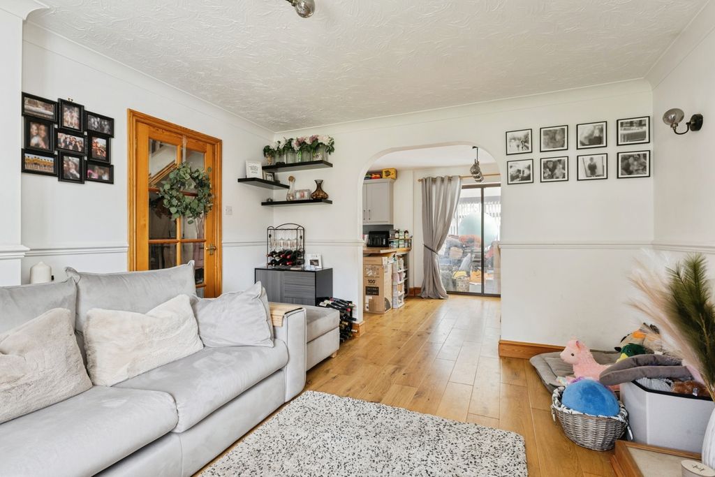 Property photo 3 of 21 Pbox-Img.Jpg