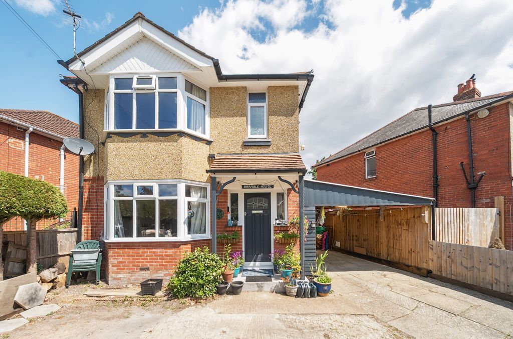 Property photo 1 of 11 1303094-23-683d91...