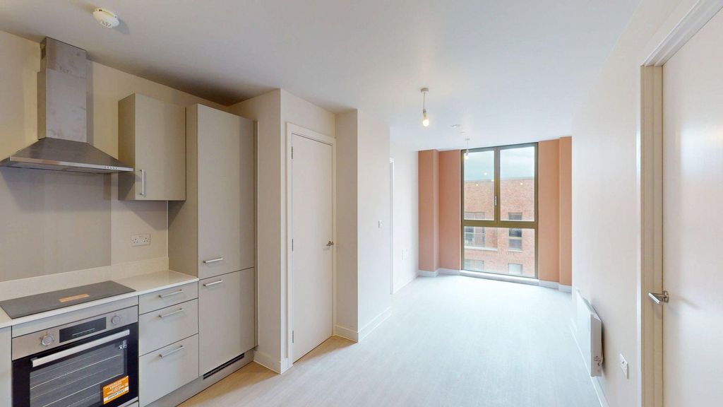 Property photo 3 of 12 Kitchen/Lounge