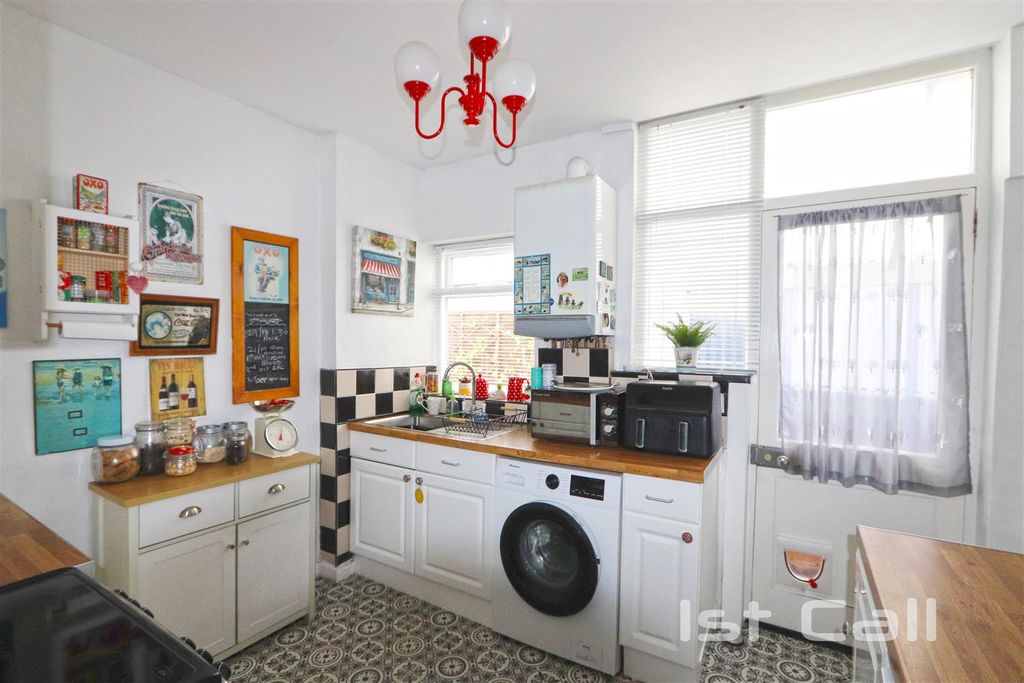 Property photo 3 of 14 Kitchen