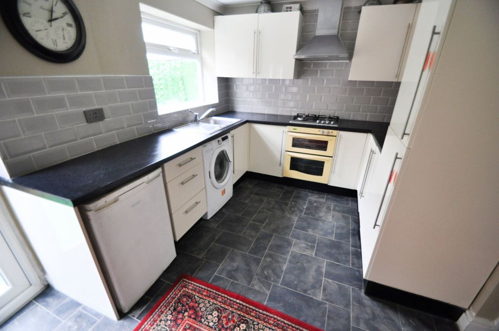 Property photo 2 of 28