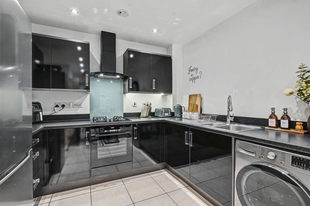 Property photo 3 of 48