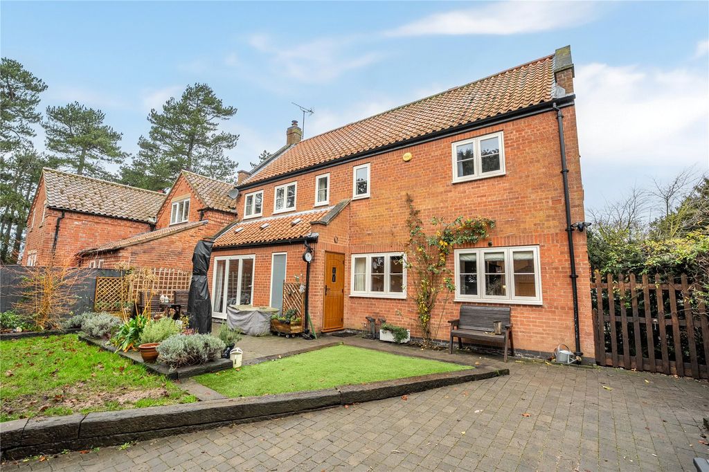 Property photo 2 of 27 Picture No. 29