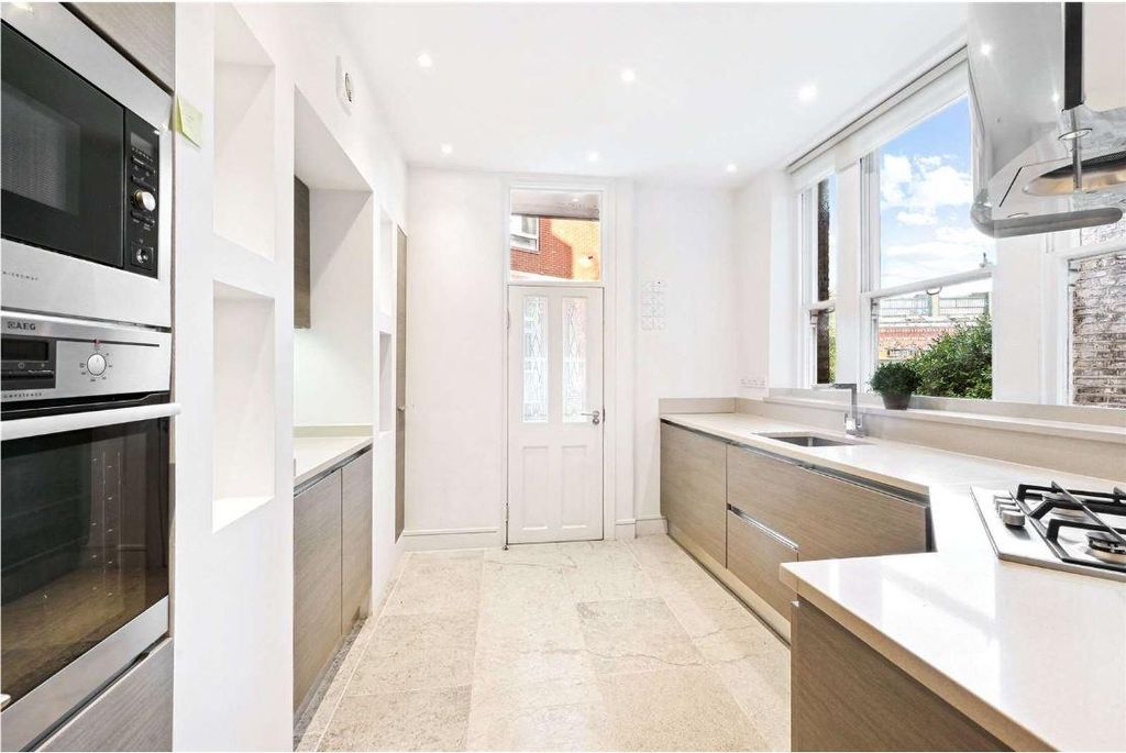 Property photo 3 of 11 Image