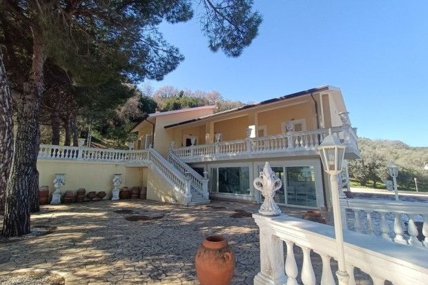 Property photo 1 of 20