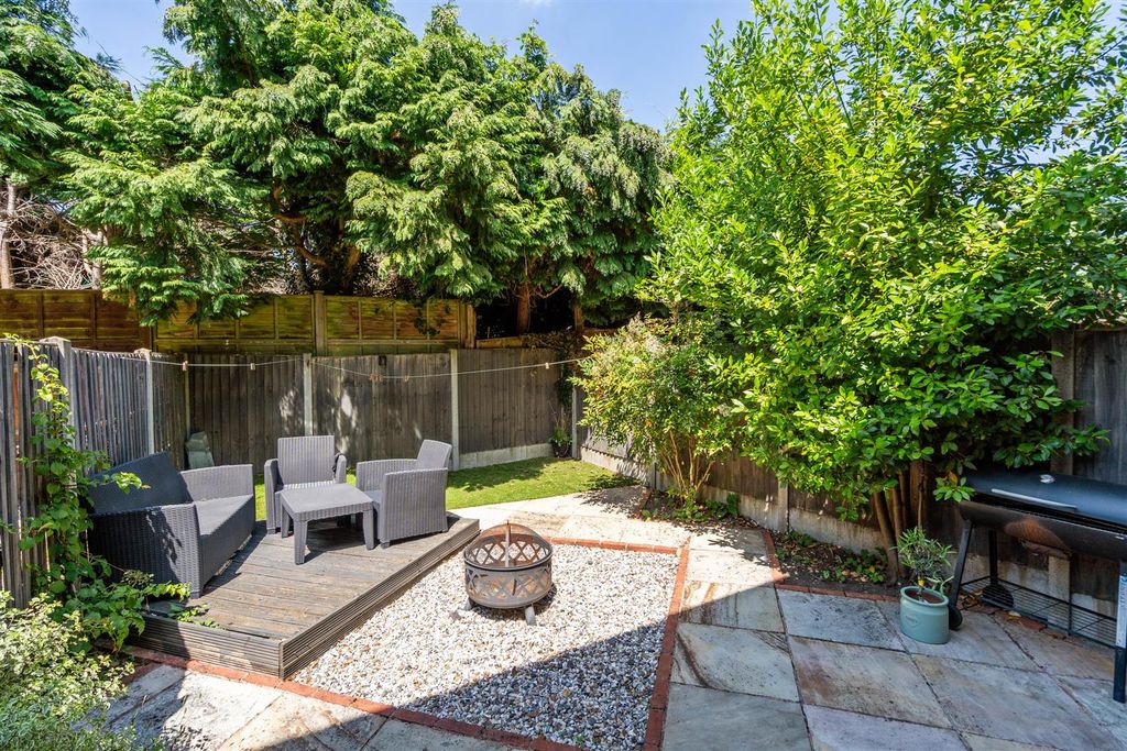 Property photo 3 of 12 3 Copt Heath Croft, Knowle_13.Jpg