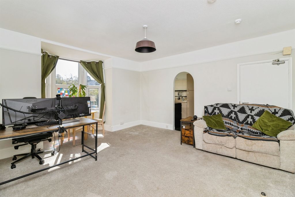 Property photo 2 of 24