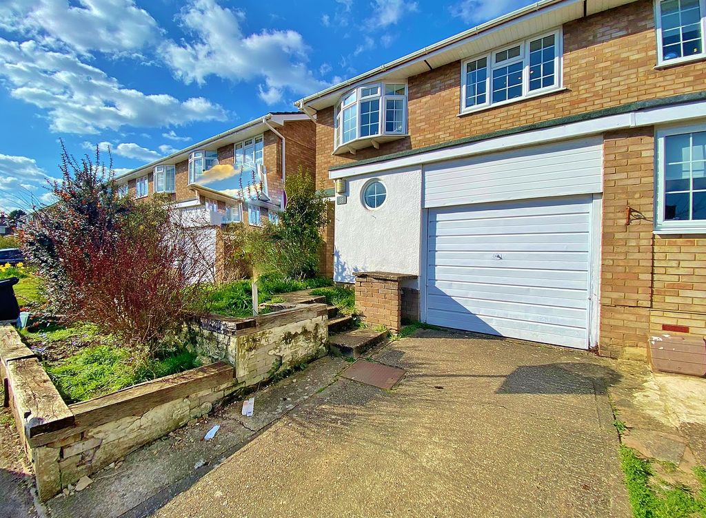 Property photo 1 of 11 Photo 01