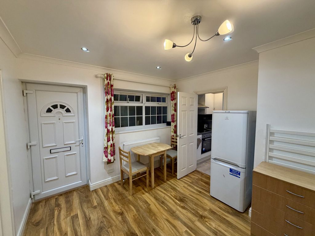 Property photo 1 of 5 Greenford Road, Greenford Ub6