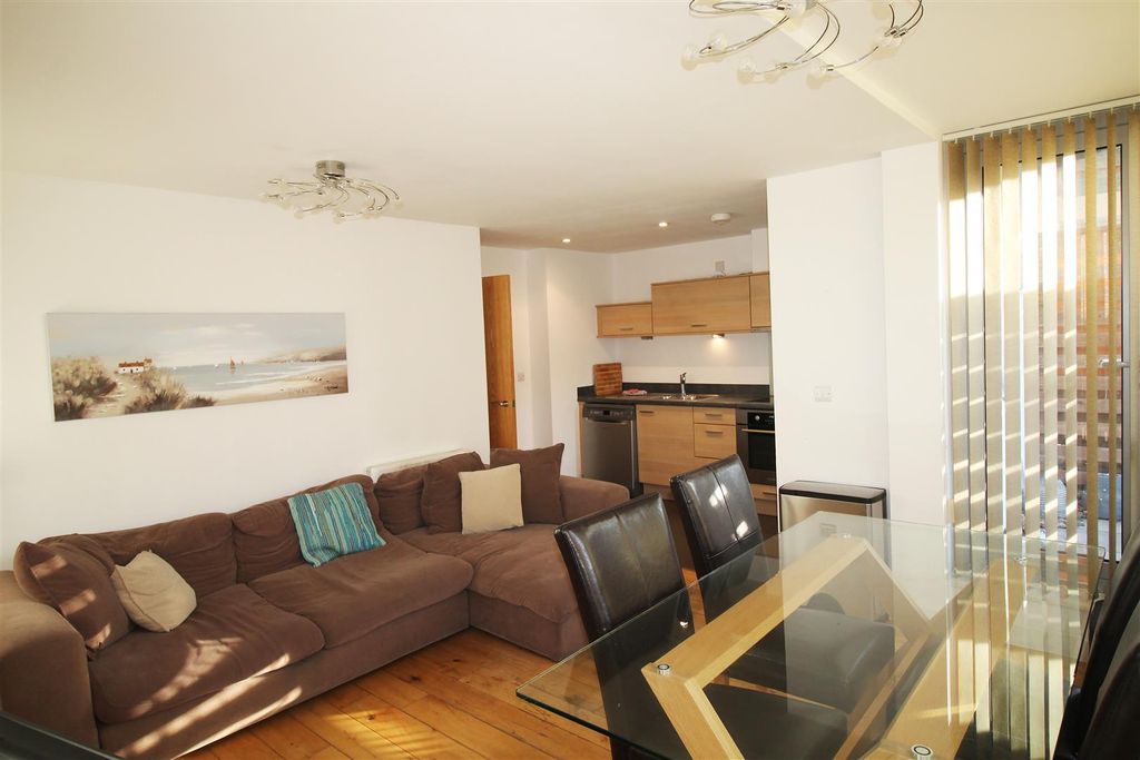 Property photo 2 of 8