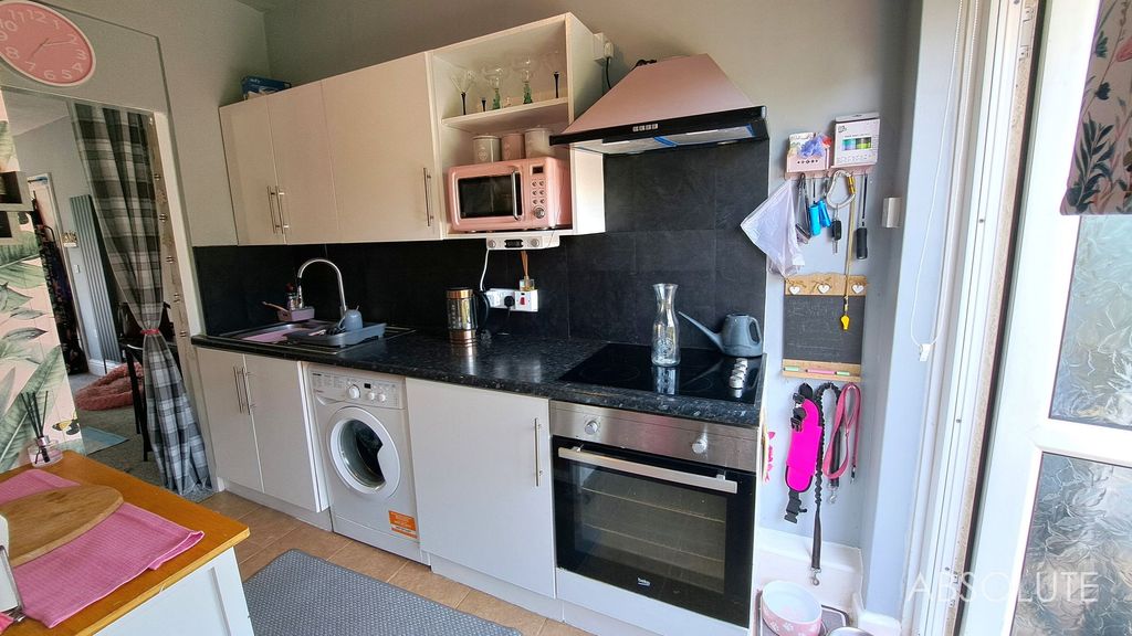 Property photo 3 of 20 Kitchen