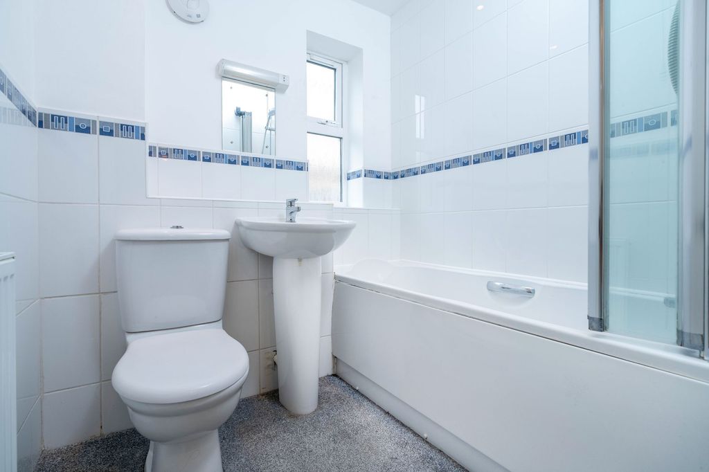 Additional image 10 of 1 bed flat for saleAvenue Road, Montanari Court Avenue Road NG31