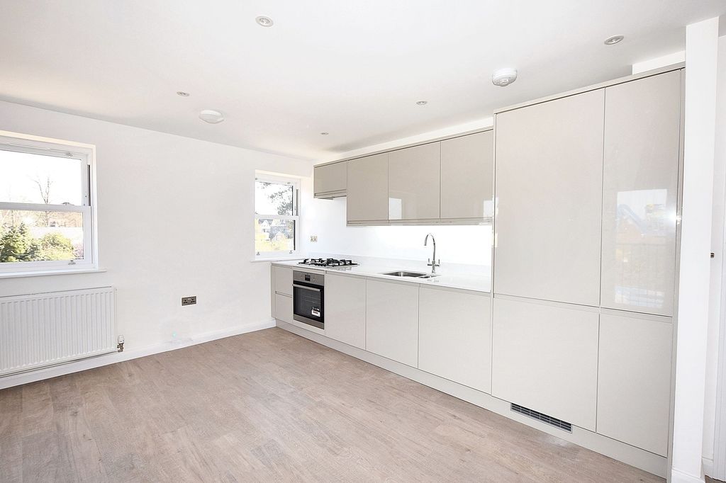 Property photo 3 of 8 Kitchen