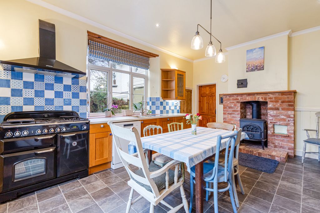 Property photo 2 of 22 A13 - Broadway, Meadowside, Woodbury - 260128