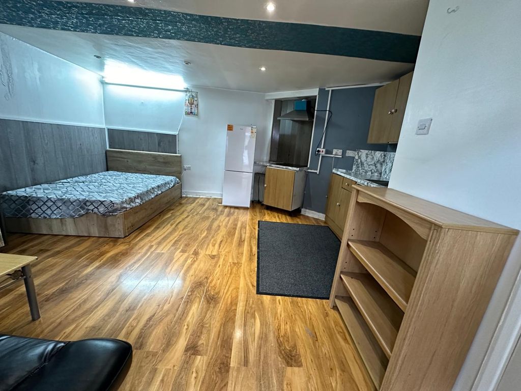 Property photo 1 of 2