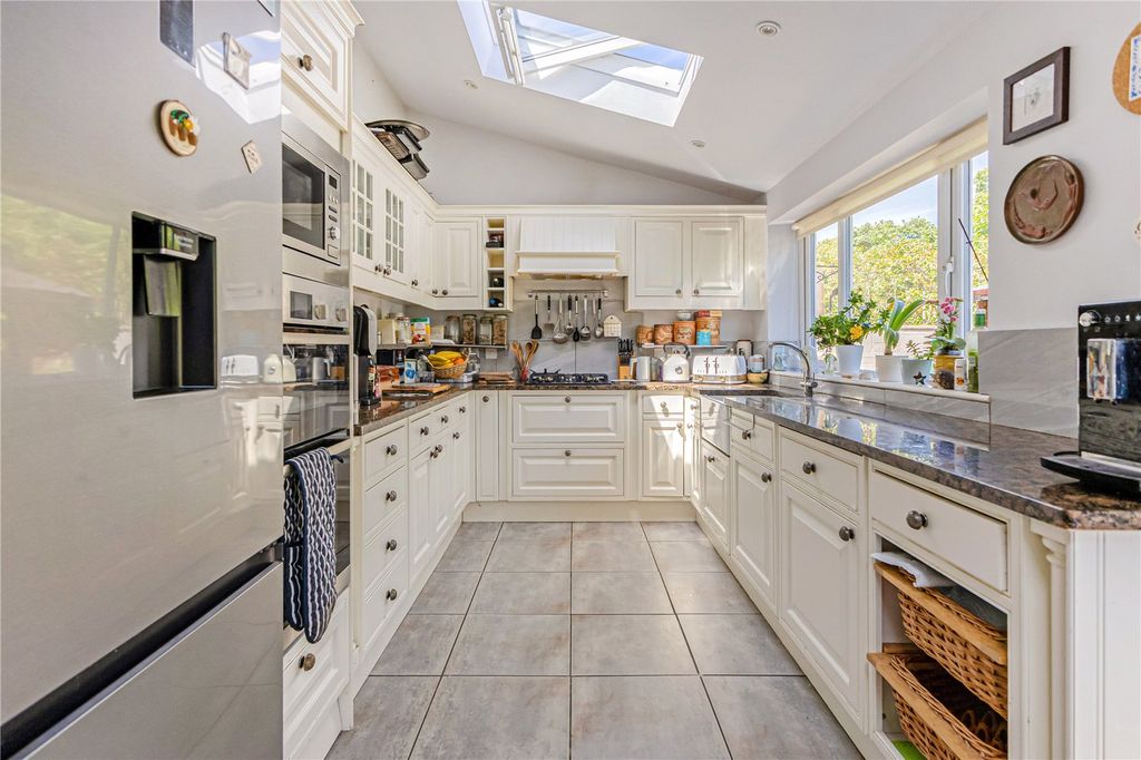 Property photo 3 of 14 Kitchen