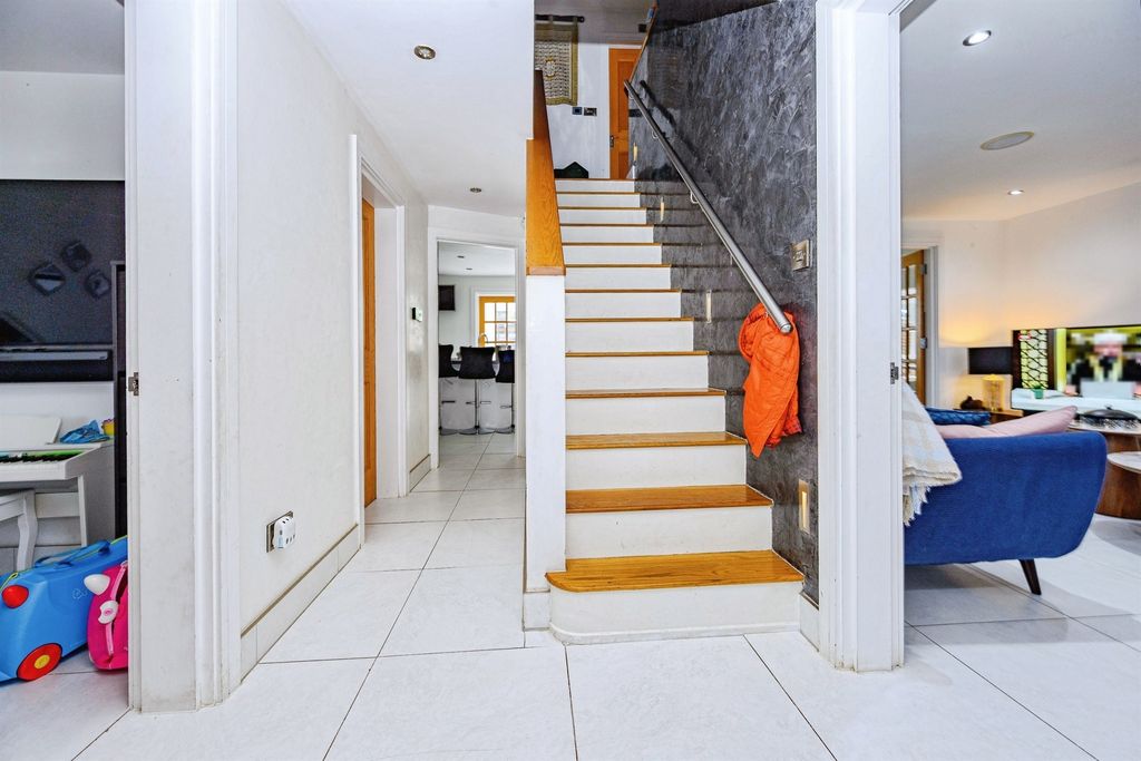 Property photo 3 of 22