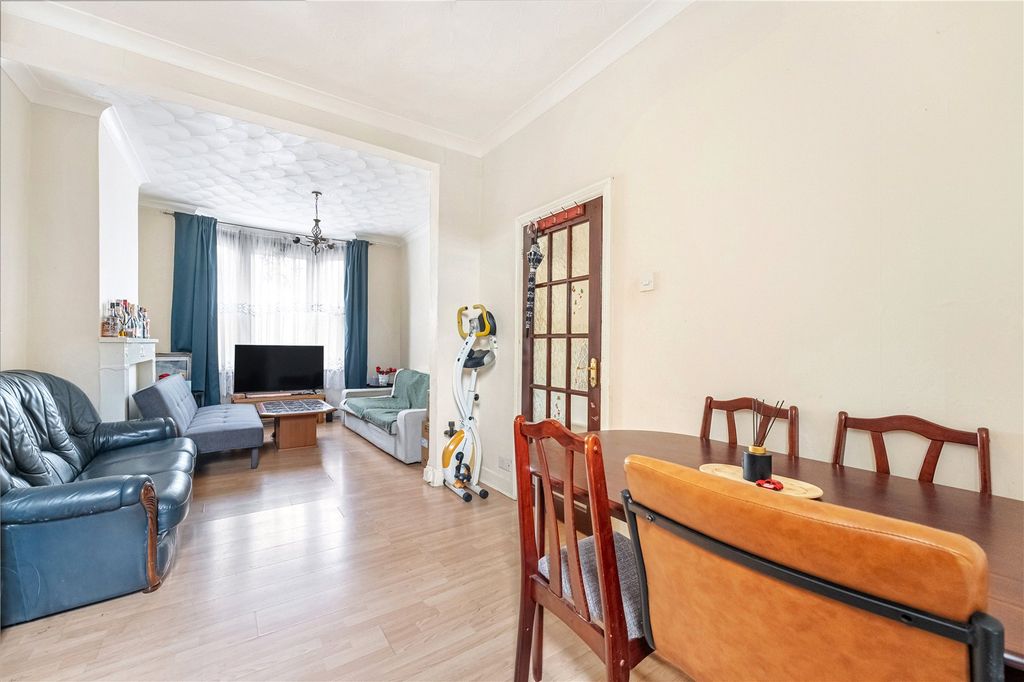 Property photo 2 of 18 Picture No. 17