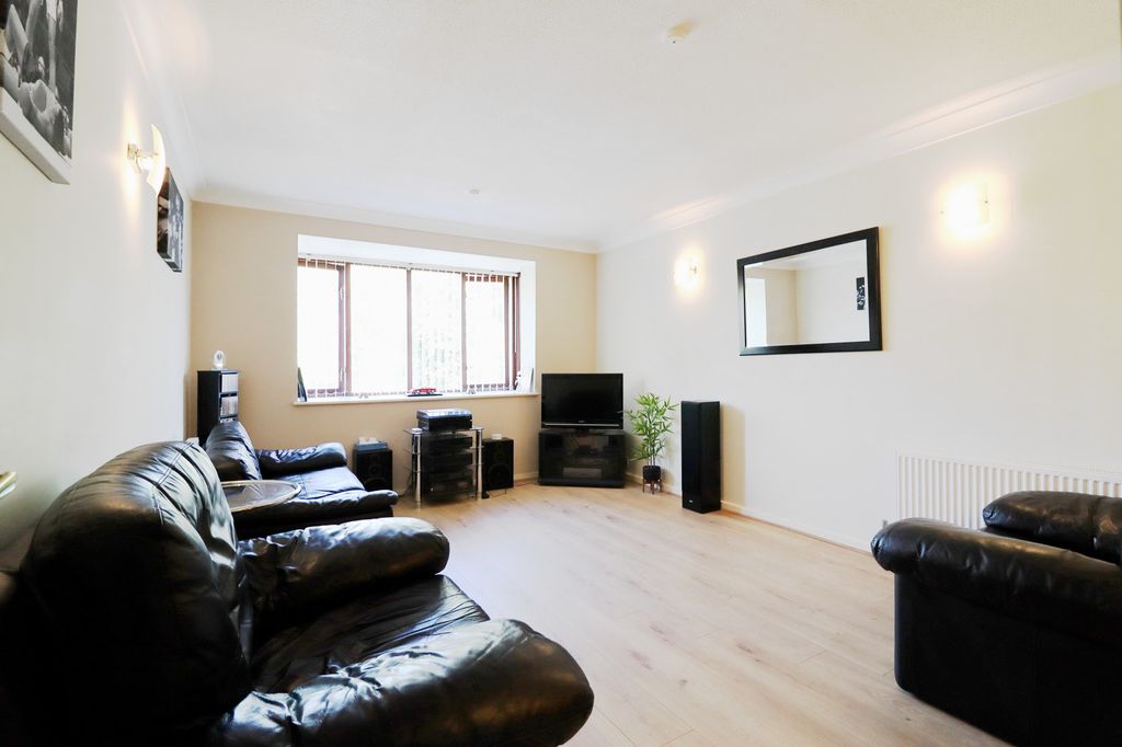 Property photo 3 of 12
