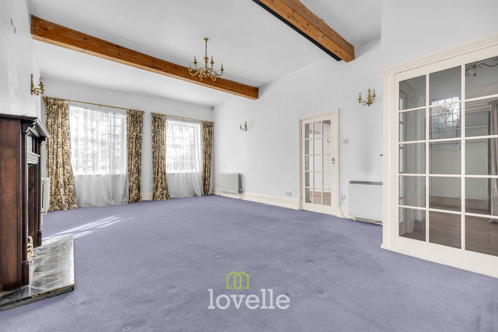 Property photo 3 of 42